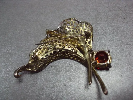 Бижутерия брошка листья брошь цветок с листочками с красными вставками размер 5,9х6,6 см №13469 Інтернет-аукціон