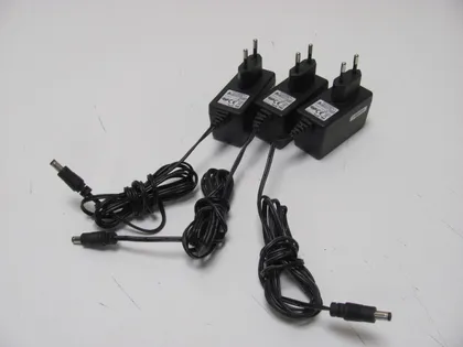 фото, 3673 адаптер живлення UMEC UP0181C-12PE 12V 1.5A 3 шт НІМЕЧЧИНА