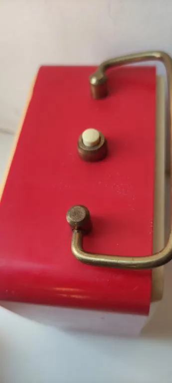 Очень красивый будильник производство СССР 1960-е годы,рабочее состояние jc345. Характеристики