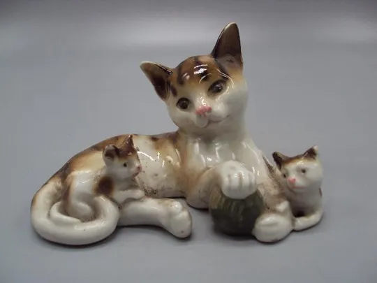 Фигура фарфор Германия GH co Grafenthal кошка с котятами и клубком котики высота 7,7см (скол) №11570 Ціна