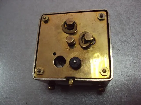 Настольные часы будильник размер 5,6 х 5 см (№167) Де купити