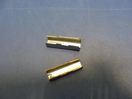 №200-9 Заглушки петлей для Dell Latitude E6520 оригінал З аукціону