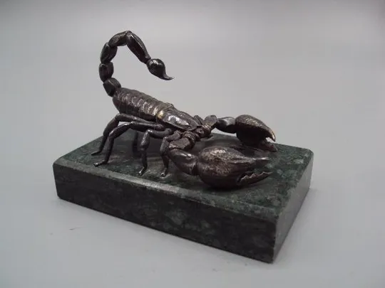 Фигура статуэтка скорпион серебро 925 проба на подставке вес 291,94 г размер 7х10х5,7 см №13217 Ціна