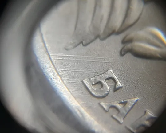 (7979) 10 рублей 1993 РФ ММД царапини штемпеля на аверсі (брак) Продаж