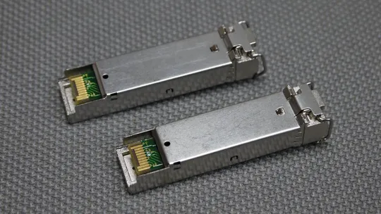 два модуля трансивер SFP IBM FINISAR 4G Fibre Channel (4GFC) 500m SFP+ (FTLF8524P2BNV) Ціна