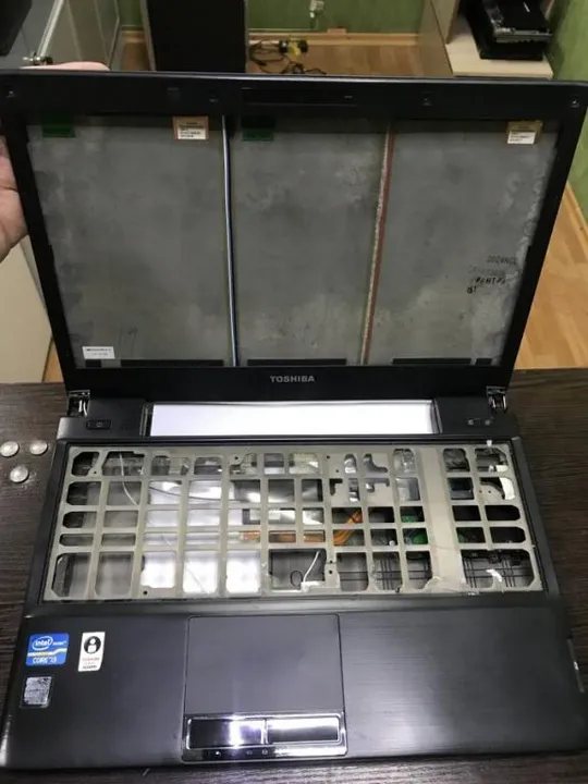 N0227 Toshiba R930 Корпус в зборі Верх+петлі+низ (Рамка тріснута, заглушок нема) Ціна