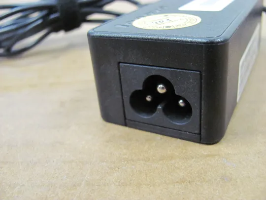 Блок живлення Lenovo adlx45ncc3a  45W 2.25A  Штекер  Square 5 Pin Можливий ОПТ від 10шт ціна договірна! Продаж