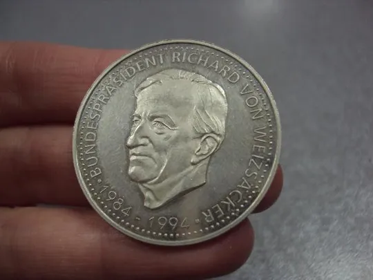 жетон германия президент 1984-1994 Richard von Weizsäcker Рихард фон Вайцзеккер серебро 15 г №8008 З аукціону