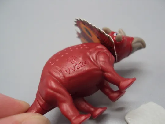 Фигурка киндер сюрприз VV224 Ferrero животные Трицератопс динозавр №18612л На торгах