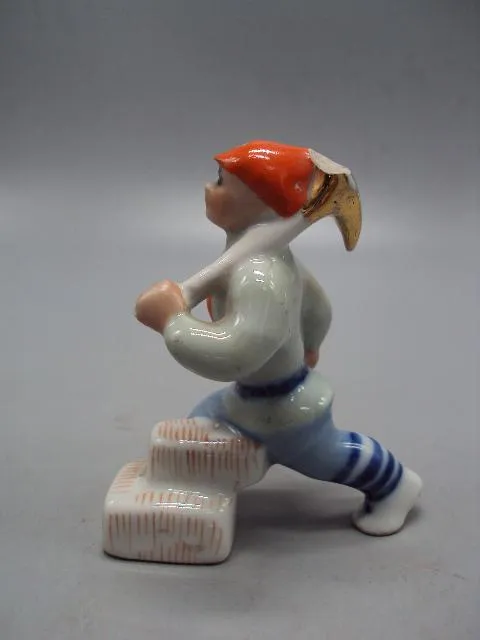 Фигура фарфор Коростень субботник Буденовец с киркой красноармеец 9,6 см под реставрацию №2969 Недорого