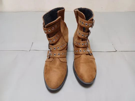 9837 Ковбойські/байкерські черевики до щиколотки, уживані розмір 38 Продаж