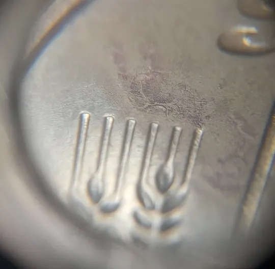 (7843) 50 копійок 2023 'борозда' (розшарування) на реверсі та аверсі (50 копеек 2023 цікавий брак) Недорого