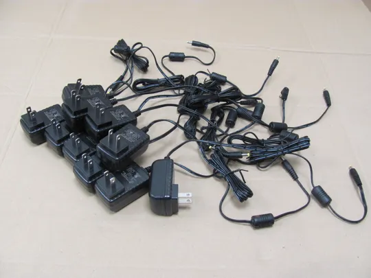 адаптер живлення FJ-SW1260501500DU FJ-SW1260501500DP 5V 1500mA 4.0 * 1.0 mm  оригінал ЦІКАВИТЬ ОПТ Ціна