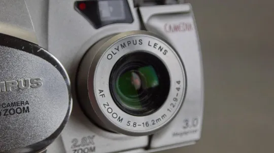 Цифровой фотоаппарат 3.0Mpix Olympus Camedia D-550 + EQ 36-100мм Zoom lens x2.8 Вживане Недорого