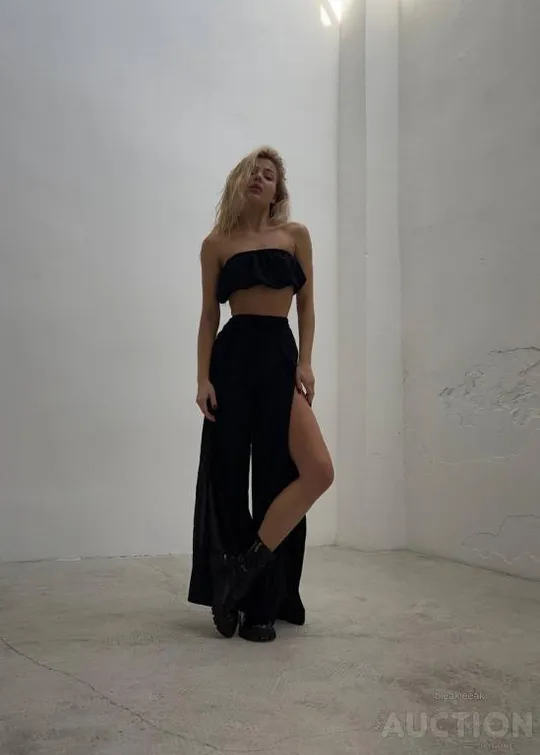 Жіночий костюм двійка спідниця-брюки та топ колір чорний З аукціону