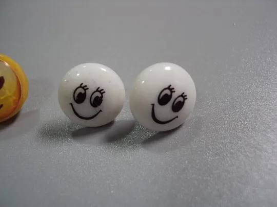 бижутерия серьги разные смайлики белые, желтые, фиолетовые лот №10887 З аукціону