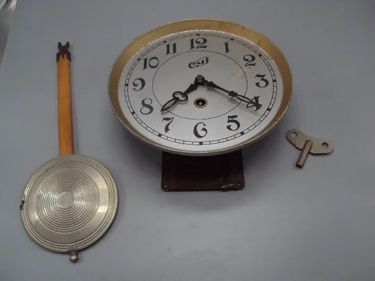 Настенные часы ОЧЗ механизм циферблат маятник и ключ для настенных часов лот №15689 Ціна