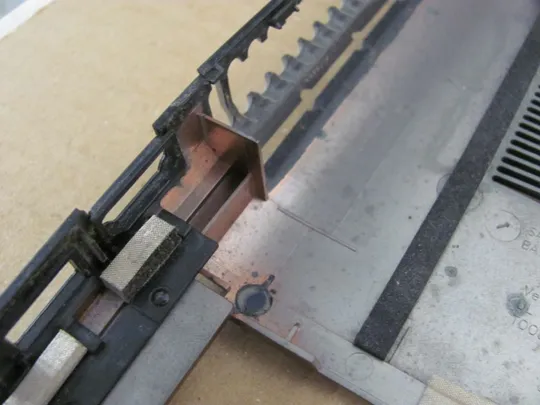 577-28 Кришка дно піддон корпуса 09RXF5 3CR09BCWI00 для DELL Inspiron 17R 5720 оригінал Недорого