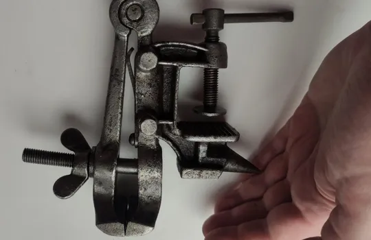 Тиски ювелирные маленькие СССР в отличном состоянии mv521 Недорого
