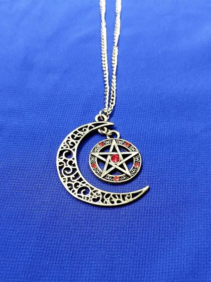 фото, Кулон Пентаграма з Півмісяцем + Ланцюжок 52 см — б/у, червоний камінь, стиль occult/gothic