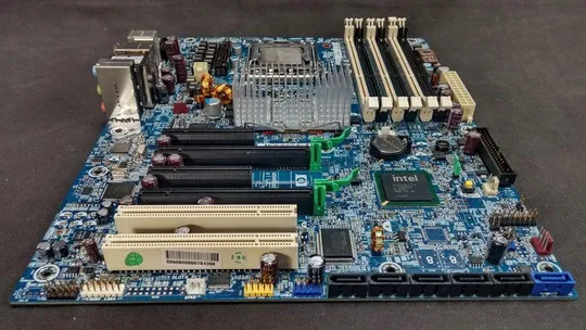 серверный комплект HP Z400 + 6ядер/12потоков Intel Xeon E5645 2.4MHz + 12Gb DDR3 Де купити