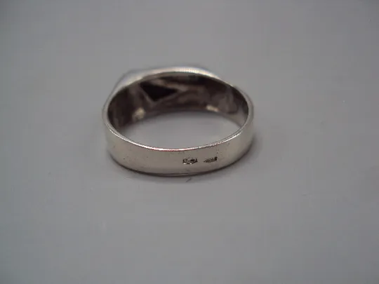 Кольцо новое перстень черный треугольник серебро 925 проба Украина вес 4,51 г 20 размер №15577 Інтернет-аукціон