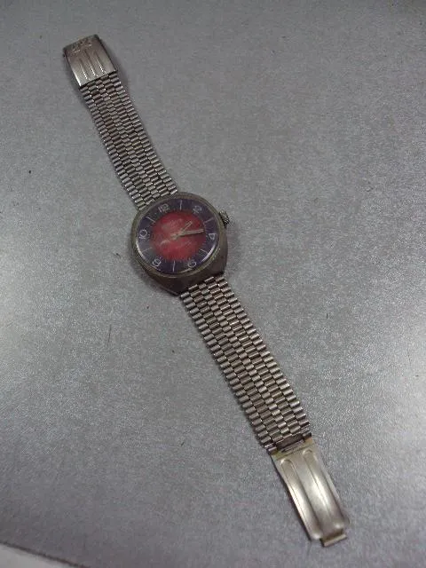 Купити Наручные часы Cornavin Корнавин 17 камней с красным циферблатом Марлин с браслетом длина 21см №12062