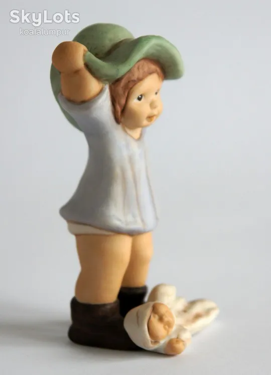 Купити Статуетка Дівчинка з лялькою, Goebel, №775, 1992 р., Germany