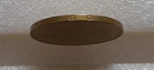 (3715) 1 гривня 2001 1АД3 брак "око змії" на гурті (1 тип), викрошка (1 гривна 2001) Продаж