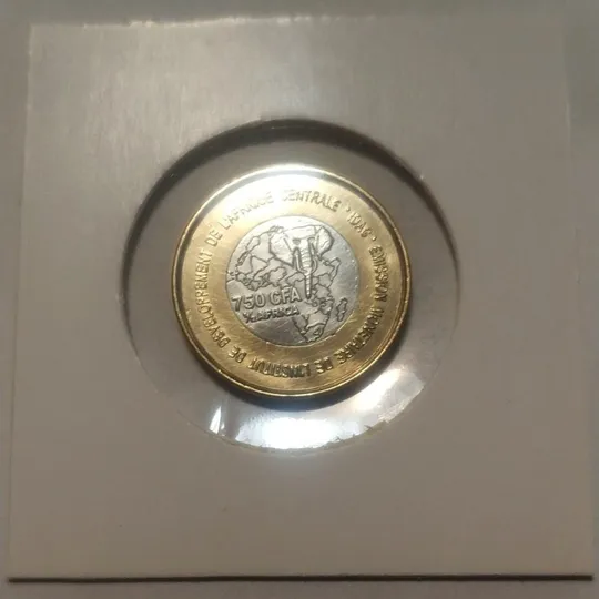 Купити Камерун 750 франків 2005 год aUNC