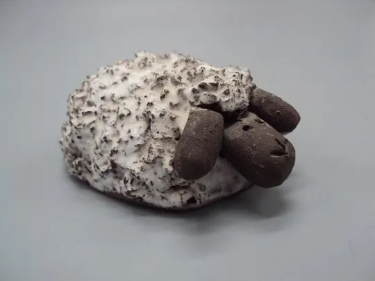 Фигура керамика статуэтка овечка барашек овца Европа размер 3,5 х 9 см №11021 Ціна