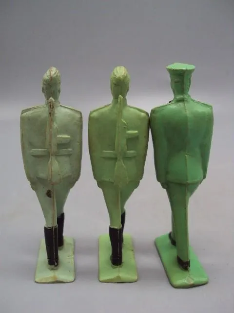 Детские игрушки фигурки солдаты и офицер подготовка к параду колкий пластик ссср лот 3 шт №15362 Продаж