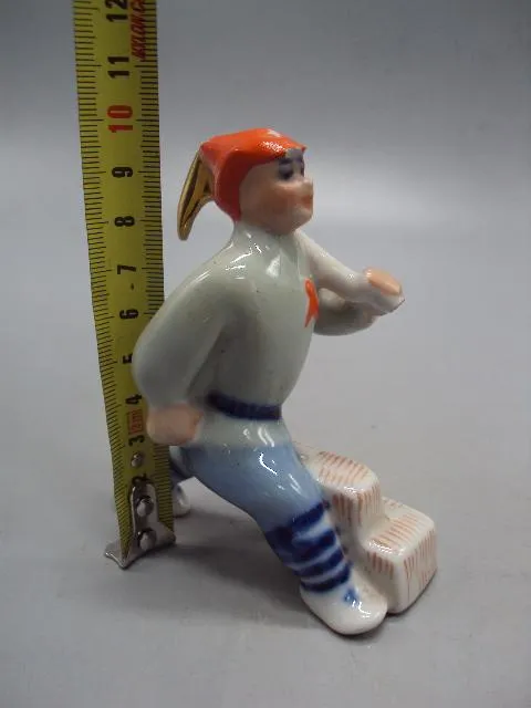 Фигура фарфор Коростень субботник Буденовец с киркой красноармеец 9,6 см под реставрацию №2969 Продаж