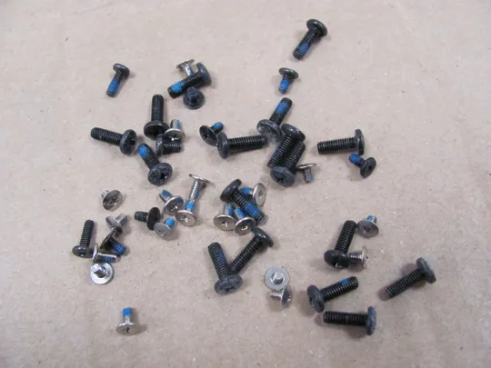 588-5 комплектуюче гвинти для  Samsung NP300E7A NP305E7A 300E7A 305E7A  оригінал Ціна