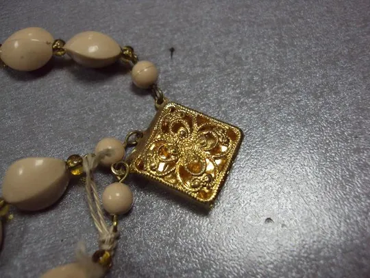 Бижутерия бусы в три ряда ожерелье Чехословакия пластик бежевые длина 47,5 см №13379 Інтернет-аукціон