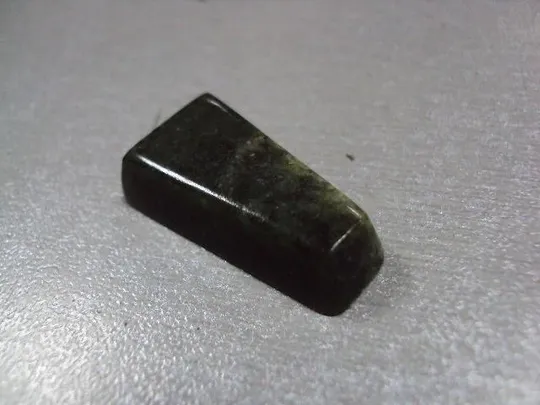 Купити Камень яшма для ювелирных изделий вес 4 г размер 6,5 х 30 х 9,5 х 16,5 мм №13290