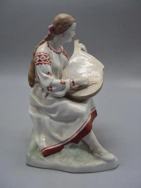 Фигура фарфор Старый Киев бандуристка девушка с бандурой играет на бандуре высота 20,5 см №14207 Де купити