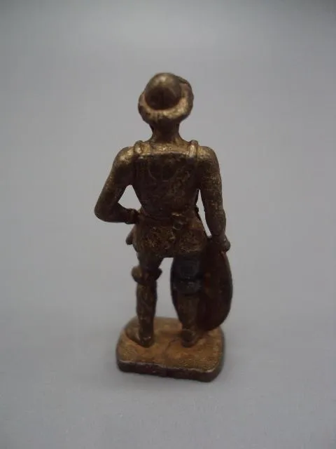 Фигурка миниатюра гуннский воин Hun 4 со щитом k 95 n 110 металл высота 3,8 см №13345 Продаж