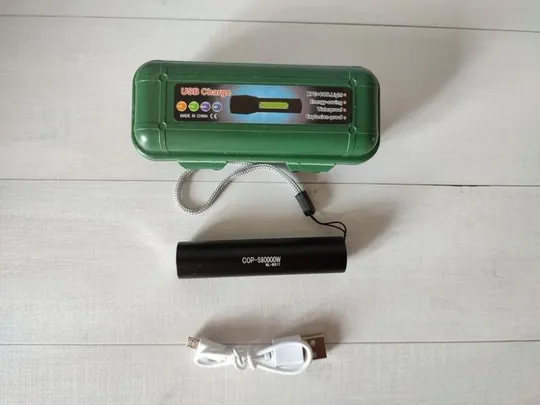 Ліхтар ручний bl-b517 в пластиковому контейнері Ціна