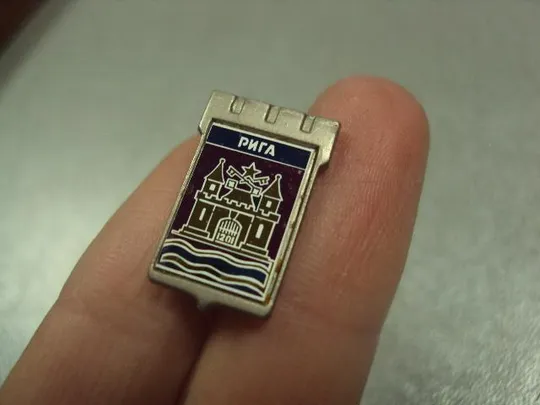 Купити знак герб рига серебряная корона ситалл №6489