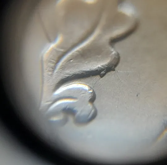 (7062) 50 копійок 2009 викрошки і розколи на аверсі (різновид) (50 копеек 2009 брак) З аукціону