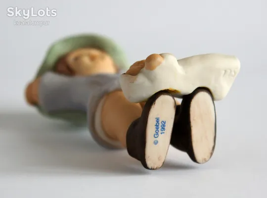 Статуетка Дівчинка з лялькою, Goebel, №775, 1992 р., Germany Де купити