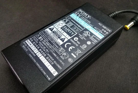 Блок питания Sony AC-NB12A -12.0V -2.50A для ноутбуков и видеокамер Вживане З аукціону