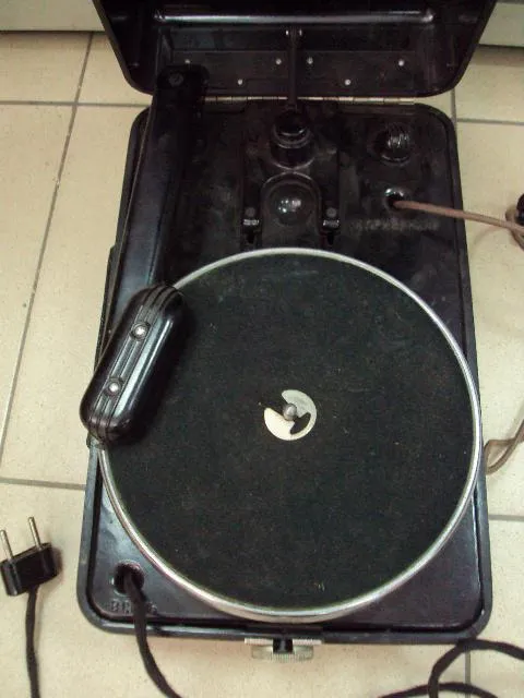 Электрический патефон электропатефон проигрыватель Завод №615 ссср №11498 Характеристики