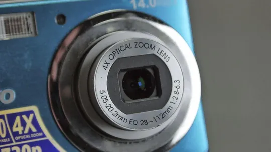 Цифровой фотоаппарат 14.0Mpix Sanyo E1500TP + 5–20 мм EQ 28-112mm Zoom lens x4 Блакитний Вживане Ціна