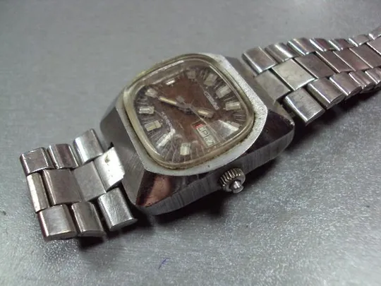 Наручные часы Слава календарь кварц с браслетом длина 16,4 см №12063 Продаж