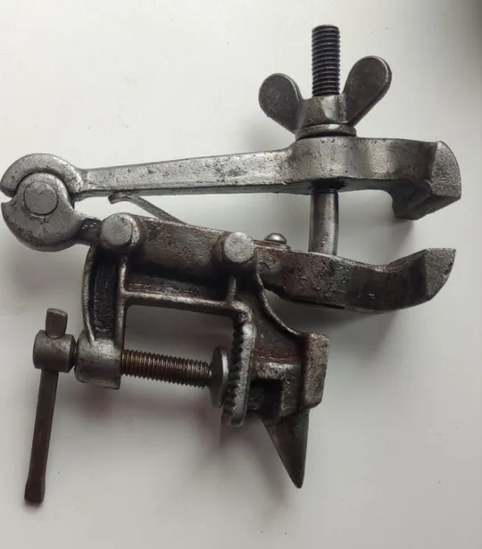 Тиски ювелирные маленькие СССР в отличном состоянии mv521 Ціна