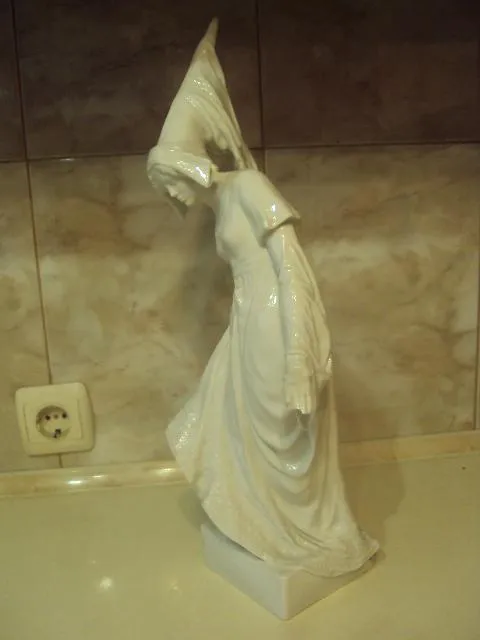 Купити германия девушка в одежде 15 века фарфор клеймо лиса в тесте скол пальцев