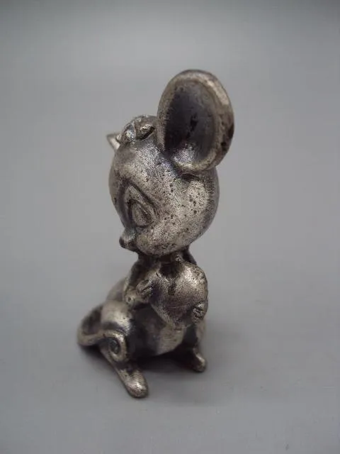 Фигура миниатюра статуэтка Европа мышка металл мышонок с сердечком высота 5,6 см №50 Недорого