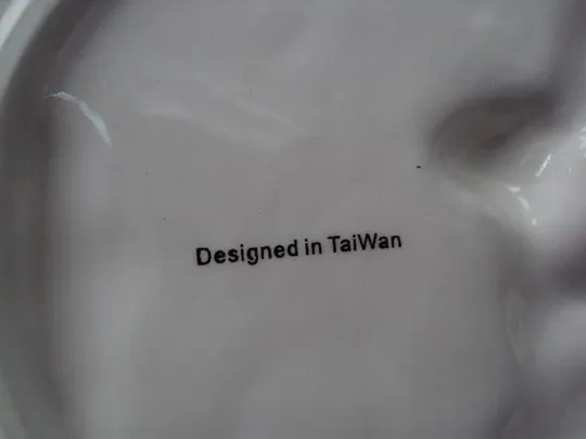 Настенная тарелка объемная керамика Китай Тайвань зайчики поцелуй зайцы размер 2 х 20,4 см №13631 Характеристики